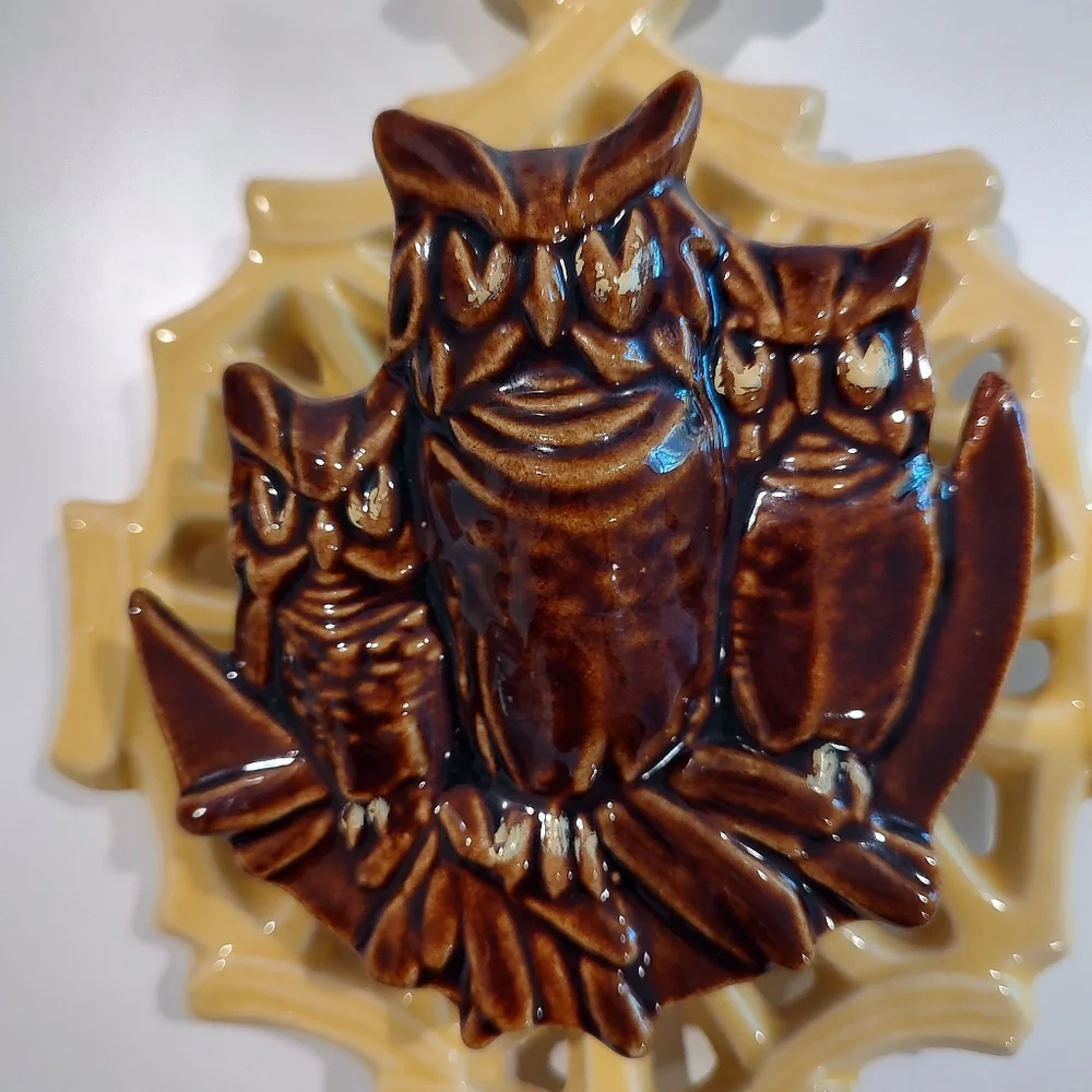 Vintage McCoy Pottery Wall Pocket Rare Owls Trio Brown And Yellow MCM